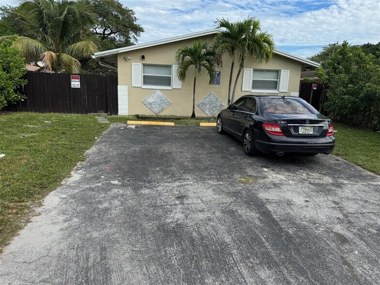 Parking Space - 1036 NW 5th Ave