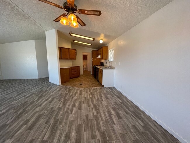 Building Photo - 330 Kim Ct