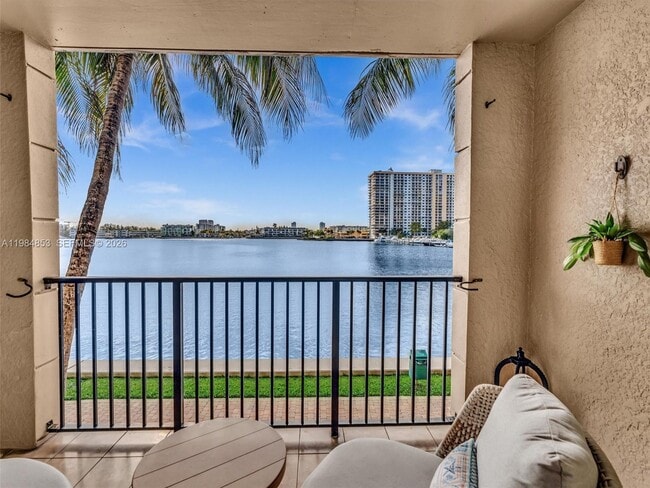 Building Photo - 17150 N Bay Rd