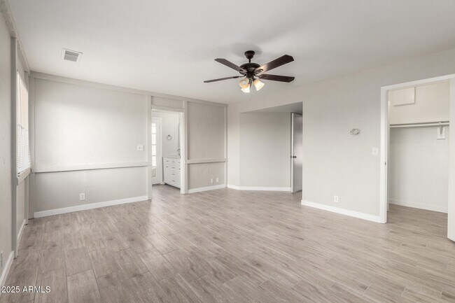 Building Photo - 4001 W Libby St