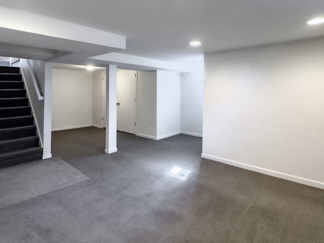 Building Photo - "Spacious 5-Bedroom Gem on Locust Street – 2,053 Sq. Ft. of Comfort in Denver's Heart!"