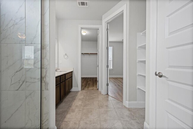 Building Photo - 101 Stone Cyn Dr