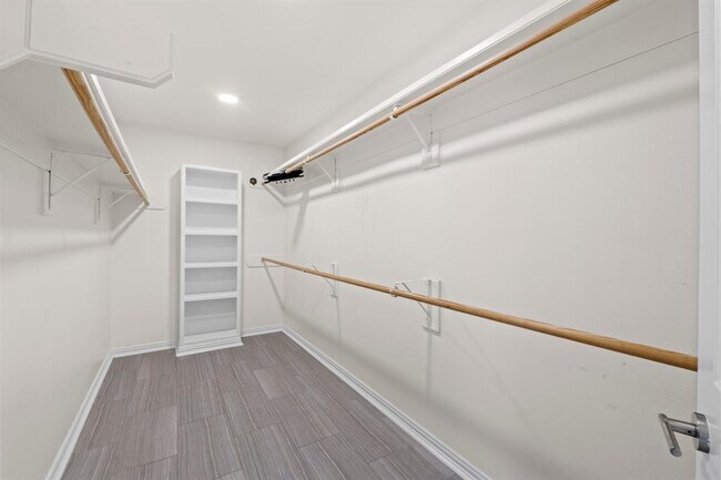 Building Photo - 9309 Bluegrass Dr