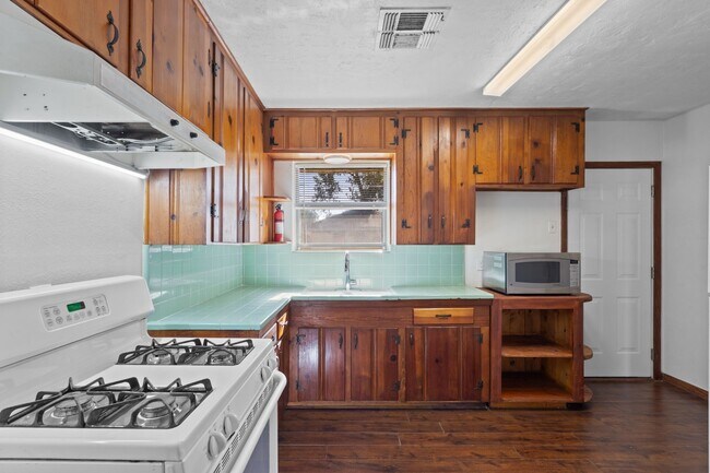 Building Photo - 241 W Rittenhouse St