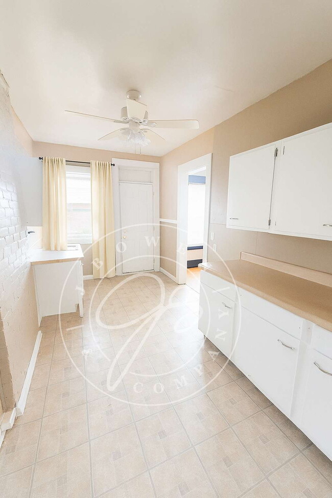Building Photo - 2 bed 2 story townhouse! Individual baseme...
