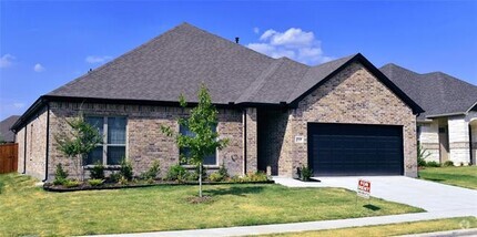 Building Photo - 235 Community Dr