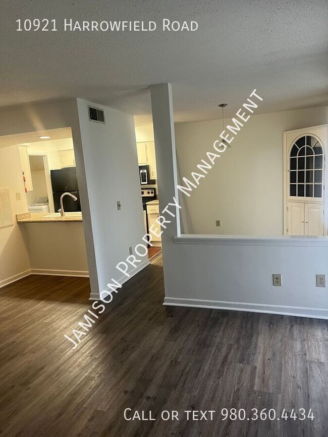 Building Photo - 10921 Harrowfield Rd