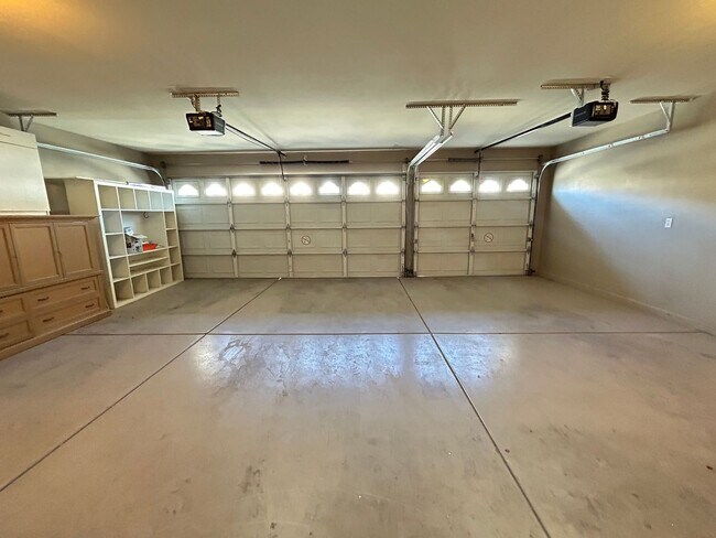 Building Photo - 5-Bedroom Silverado Ranch Home with Pool!