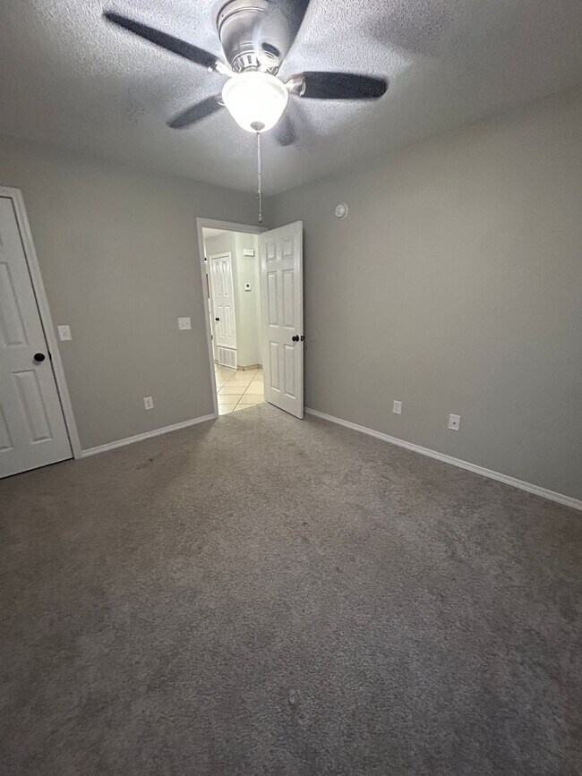 Building Photo - 3404 SW Landau Ct