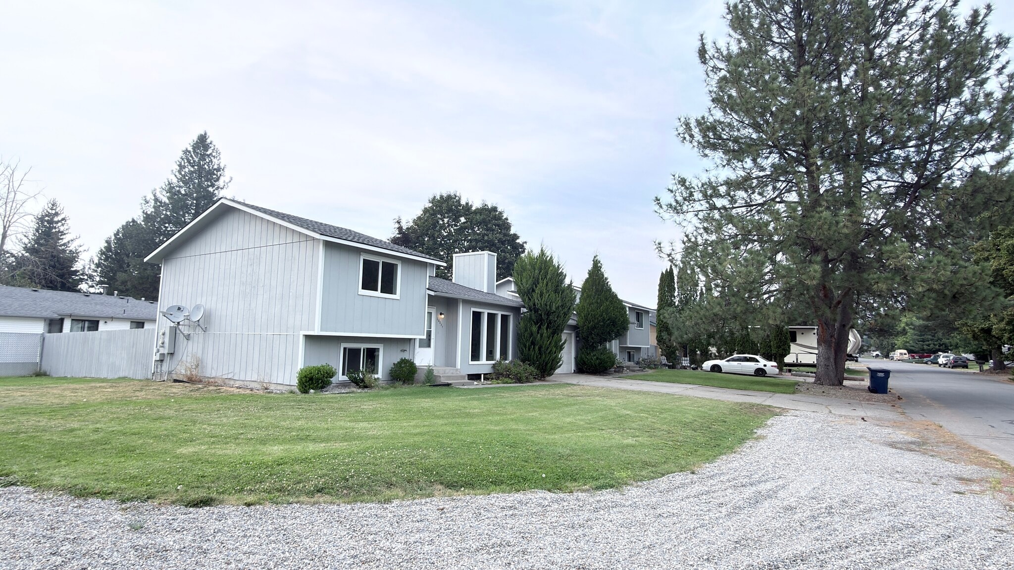Great neighborhood just steps away from Hayden Lake Golf Course - 10031 N Sunview Ln