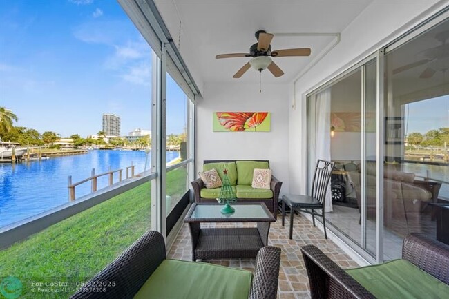 Building Photo - 460 Paradise Isle Blvd