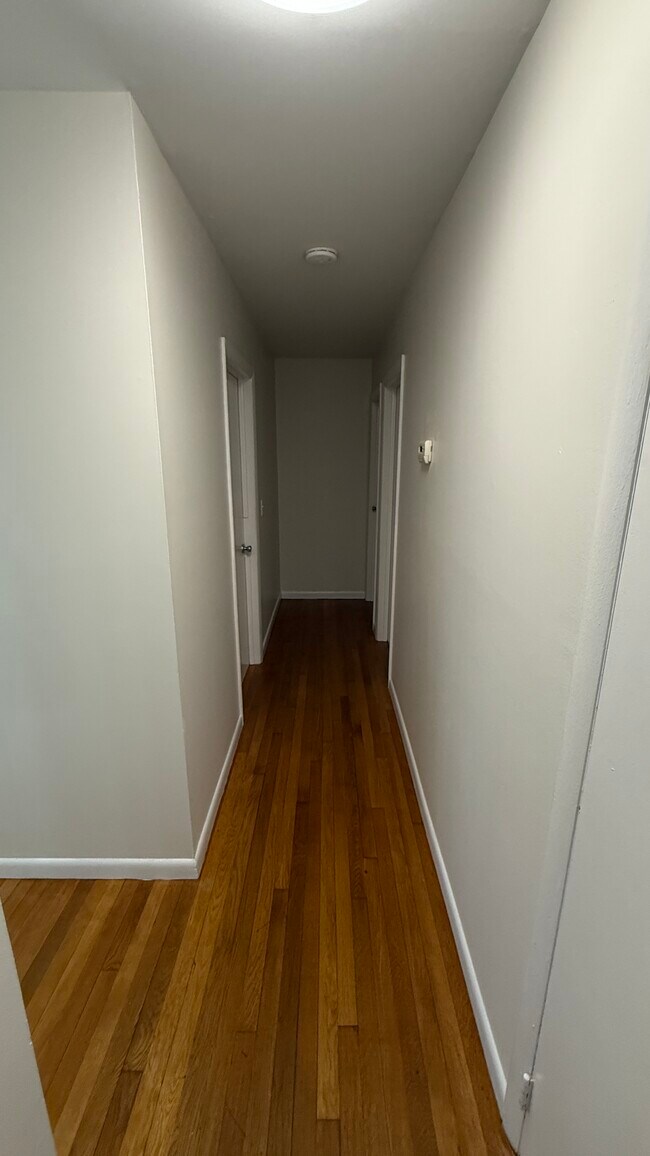 Building Photo - 484 Main St