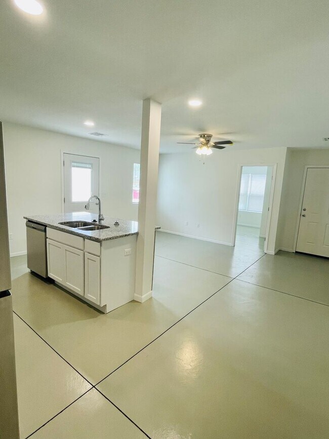 Building Photo - Gorgeous Brand New Townhome $300 OFF FIRST...