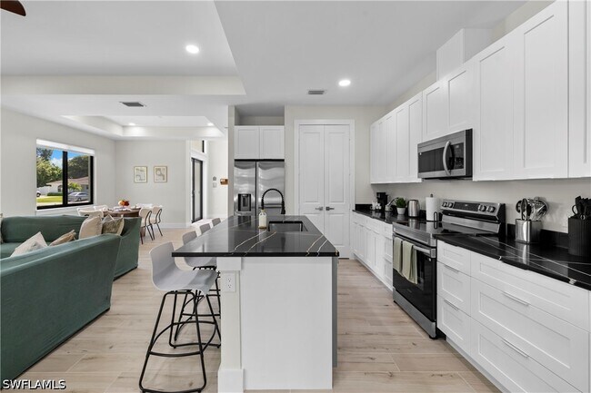Building Photo - 2547 Storter Ave