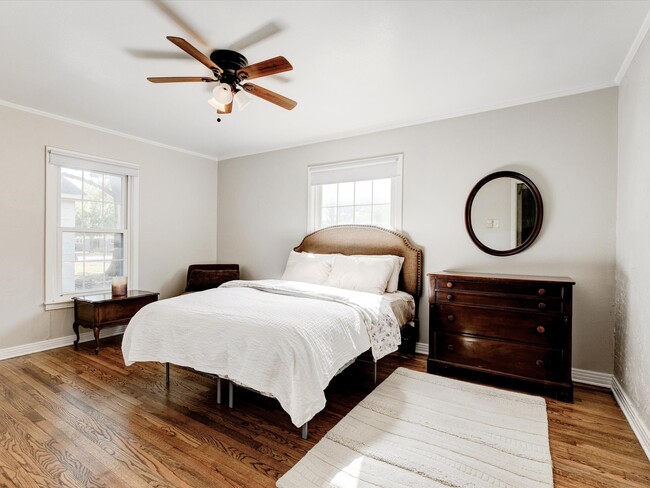 Building Photo - 3524 Corto Ave