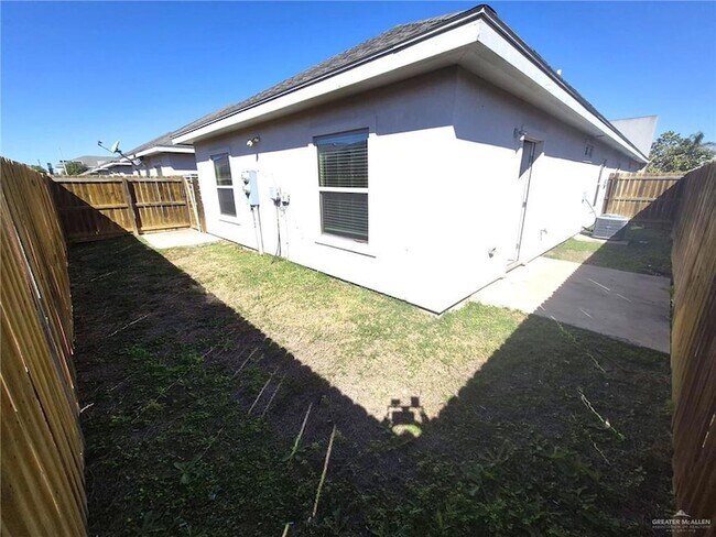 Building Photo - 1713 W Garrison Dr