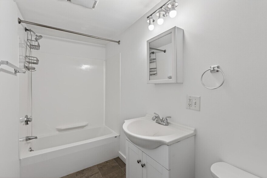 Building Photo - 28 DuPont Ave