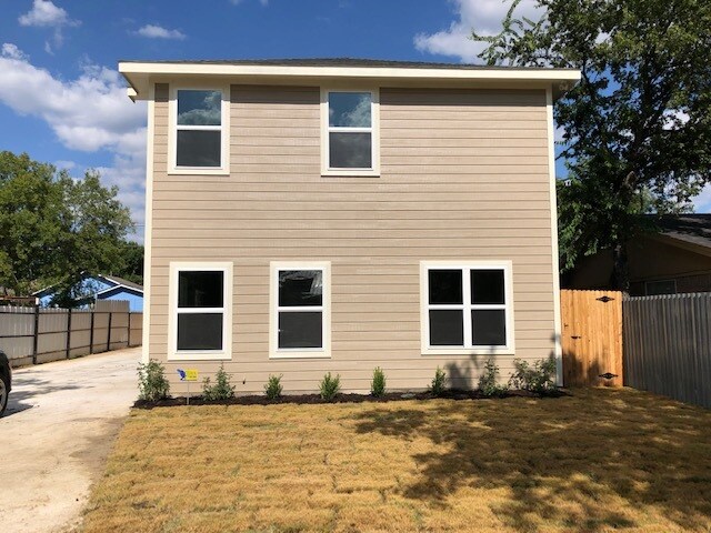Building Photo - 2021 S Jennings Ave