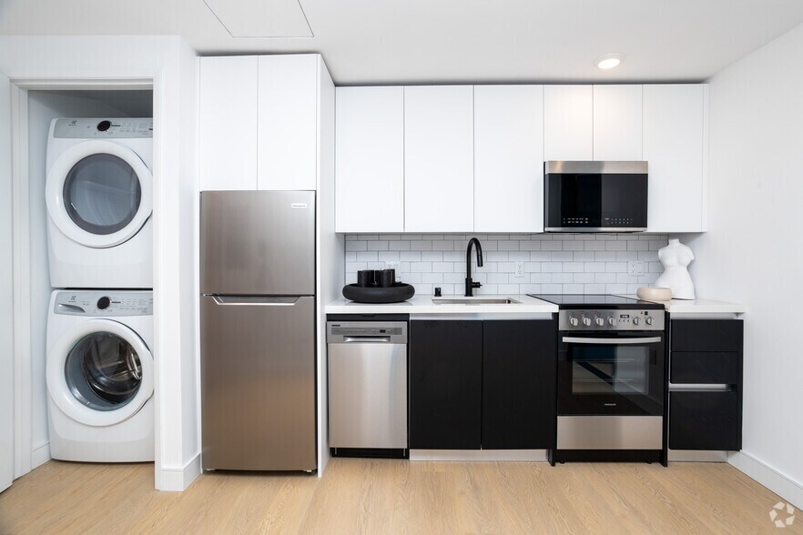 Solo Suite Kitchen with Laundry in 2bd/2bth - Miles at Harvard | Live Simply ||Co-Living