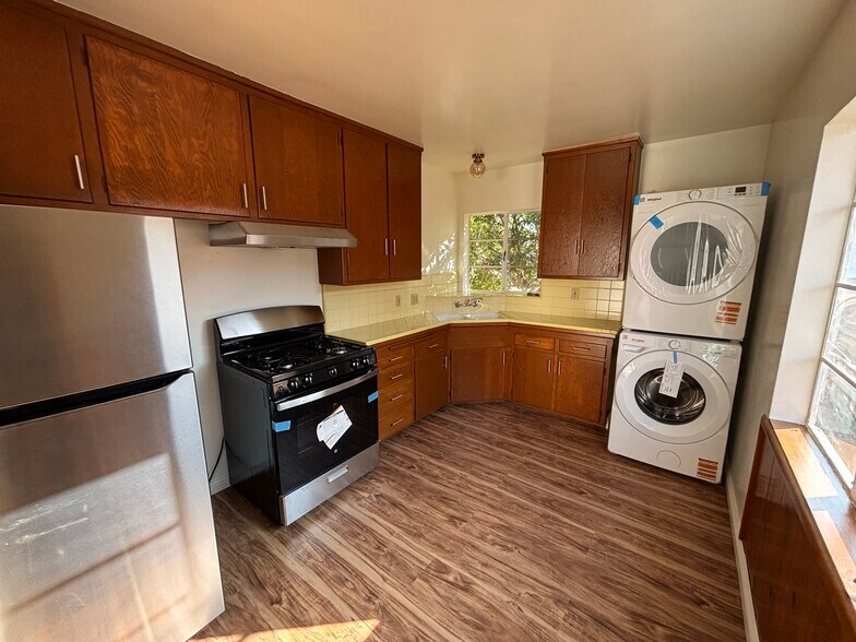 Primary Photo - 4616 Kingswell Ave