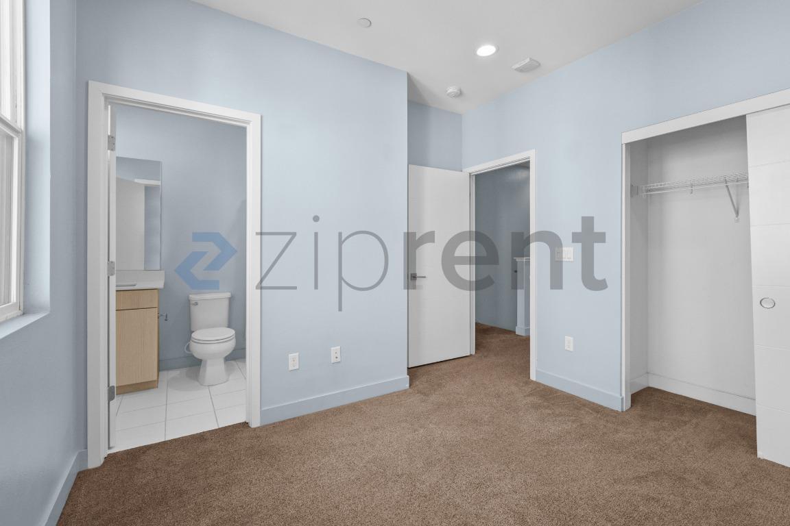Building Photo - Unit