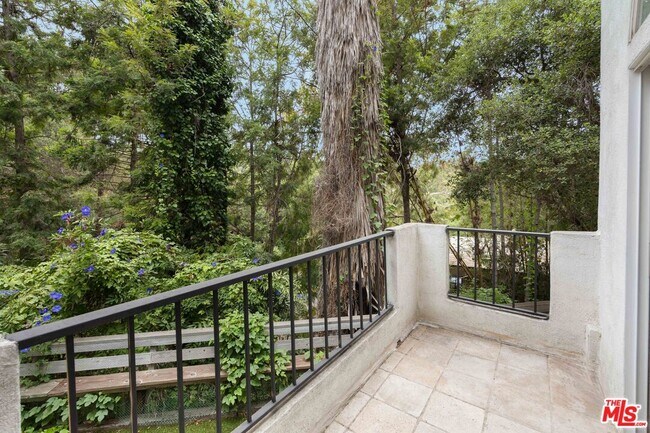 Building Photo - 3030 Passmore Dr