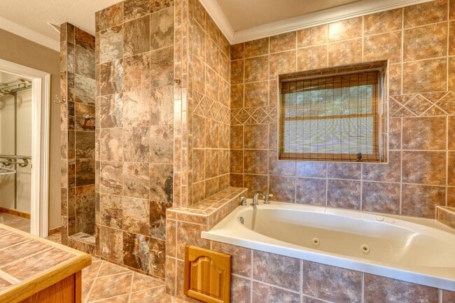 Building Photo - 358 Kellie Dr II