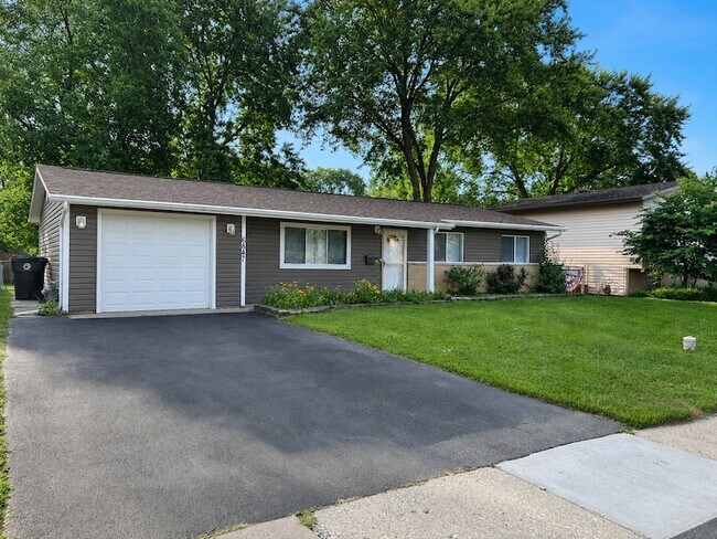 Building Photo - 6847 Hawthorne Ln