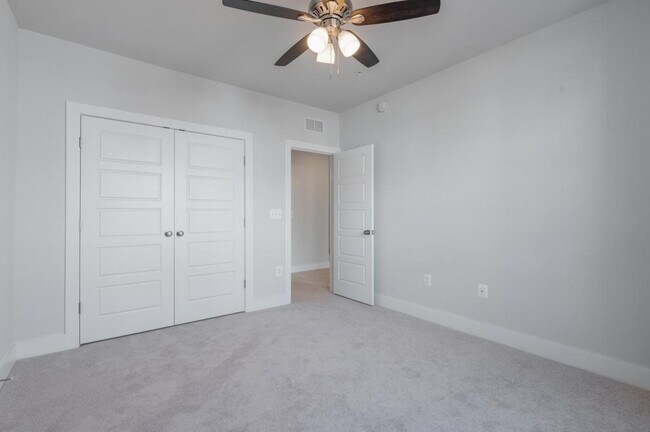 Building Photo - 2618 Lassen Dr