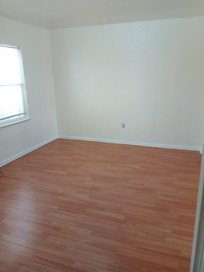 Bedroom - 220 N 20th Ave