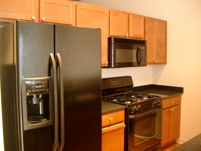 Building Photo - 1151 W 14th Pl