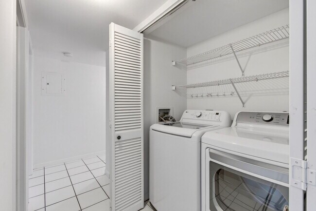 Building Photo - 179 Waterside Dr