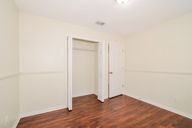 Building Photo - 8000 Stirrupwood Ct