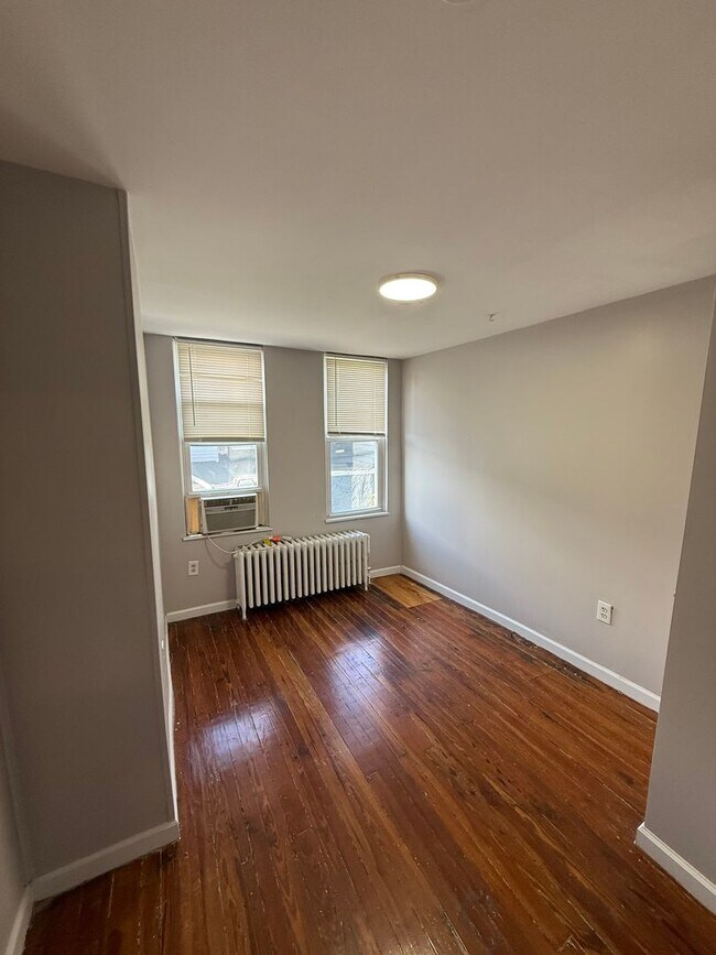 Building Photo - Point Breeze 3 bedroom South Philly