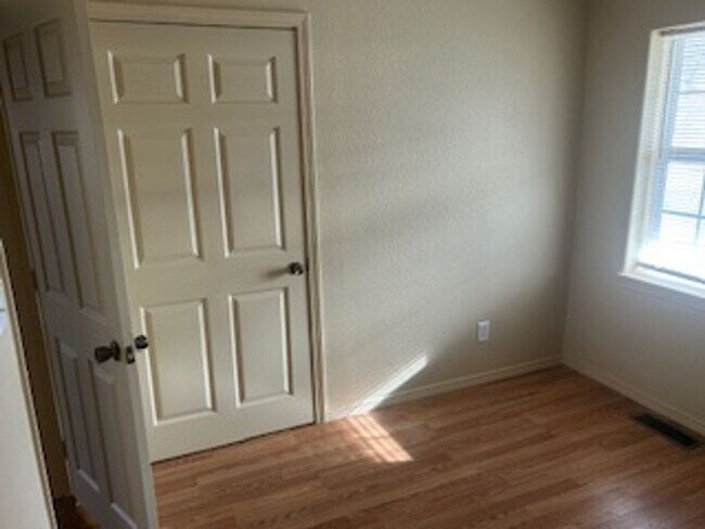 Building Photo - 3 bedroom, 1 bath house (pictures coming soon)