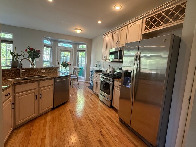 Building Photo - 2037 Woodshade Ct