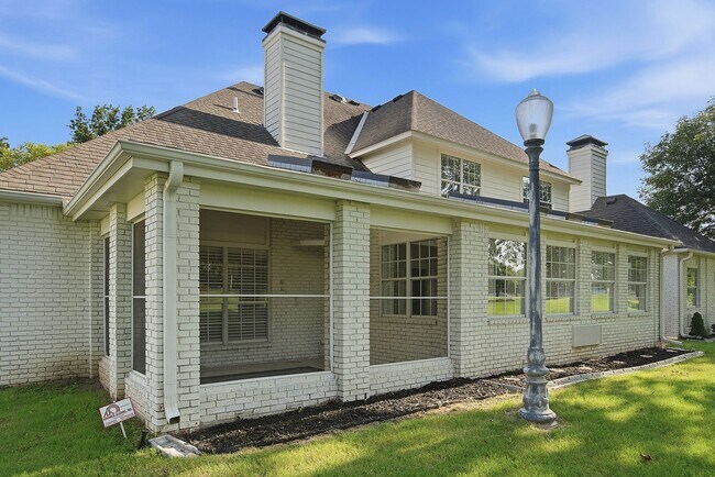 Building Photo - 408 W Fairway Ct