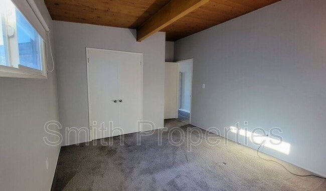 Building Photo - 606 N Irena Ave