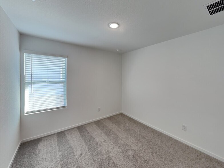 Building Photo - 236 Ottawa Wy