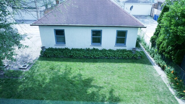 Building Photo - 443 Marengo Ave