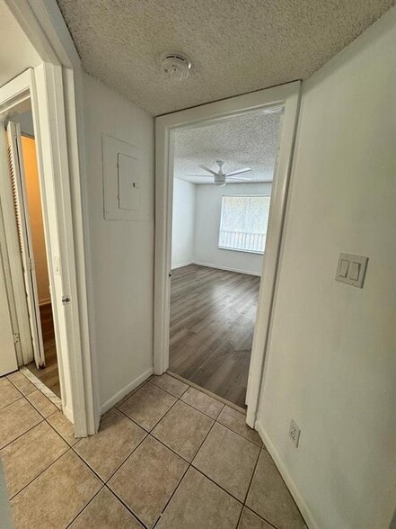 Building Photo - 911 Coral Club Dr