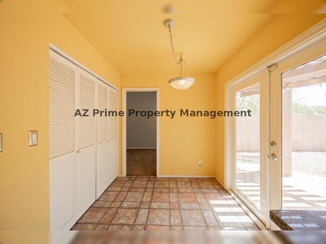 Building Photo - 1650 N Ventura Ln