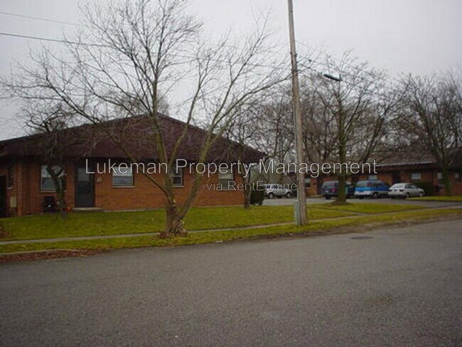 Building Photo - 1536 Henson Ave