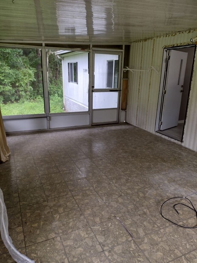 Building Photo - 2 bedroom 2 bathroom