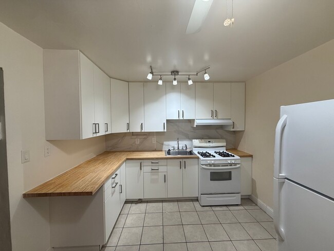 Primary Photo - 114 Carolina St