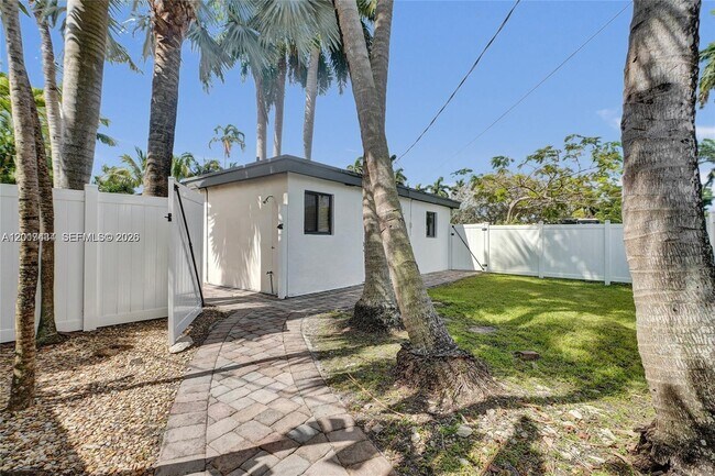 Building Photo - 707 N 13th Ave