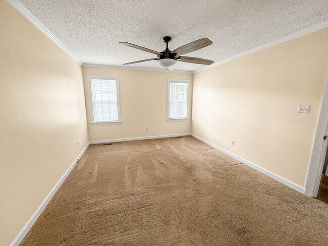 Building Photo - Beautiful 3-BR, 2-Bath home