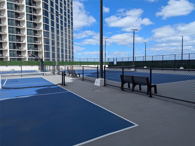 Building Photo - 555 NE 15th St