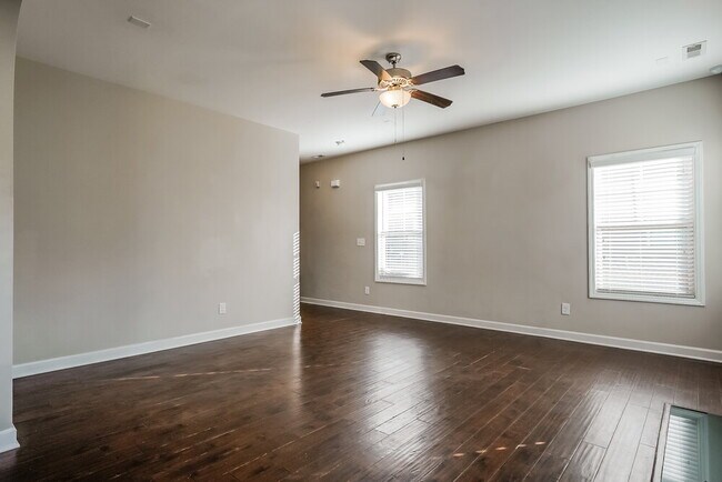 Building Photo - 104 W Webber Ln