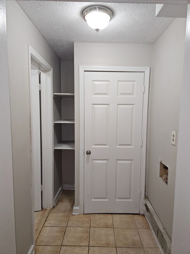 Building Photo - 422 Meriwether St